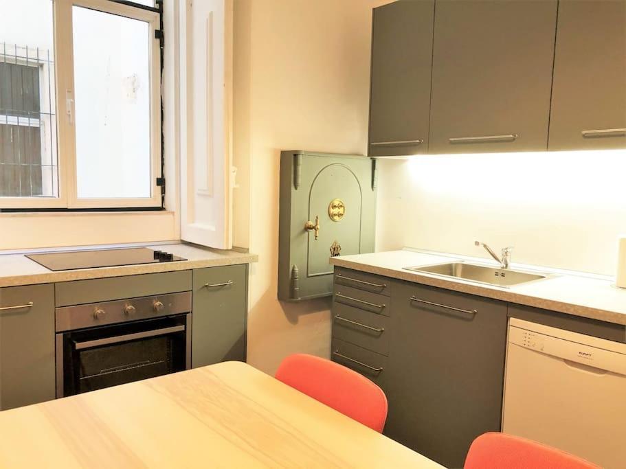 Appartamento Sj1D Heart Of Baixa With New A/C * Stylish Lisbona Esterno foto